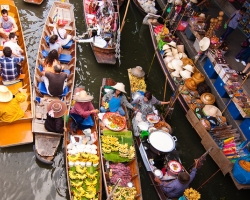  سوق دامنيون سادواك في تايلند 
