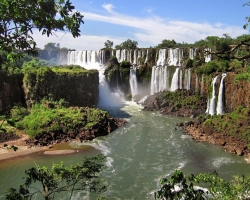  شلالات اجوازو بين الارجنتين والبرازيل 