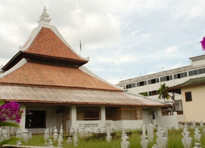  مسجد كامبونغ هولو 