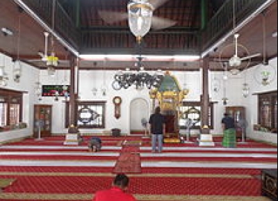  مسجد كامبونغ هولو 
