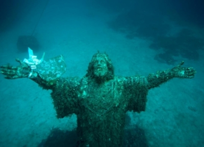تمثال المسيح فى القاع