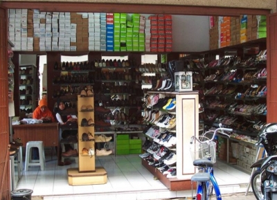 سوق الأحذية و الصندل  في ويدورو