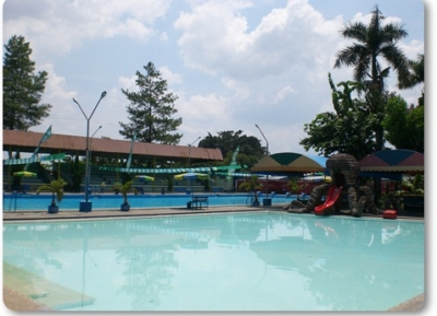  حمام سباحة كيبون أغونغ  
