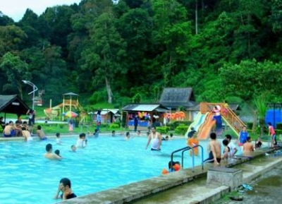 حمام سباحة أولنغ سيبوتونغ