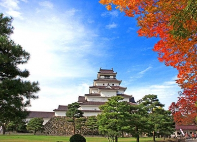  قلعة تسوروغا (قلعة واكاماتسو) 