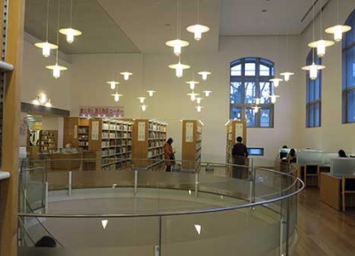  مكتبة وارشيف محافظة كيوتو    