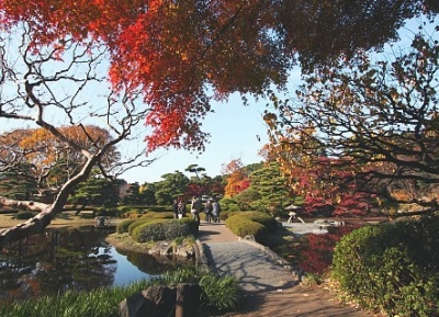  حديقة كوكيو هيغاشي غيون (الحديقة الشرقية للقصر الإمبراطوري) 