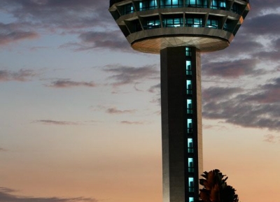  برج مراقبة الحركة الجوية لمطار تشانجي  