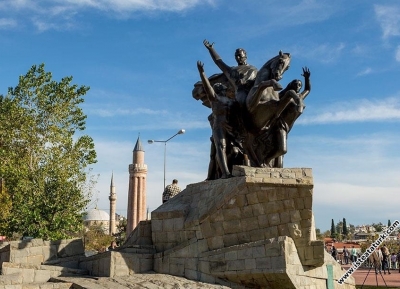  النصب التذكارى لعائلة أتاتورك 
