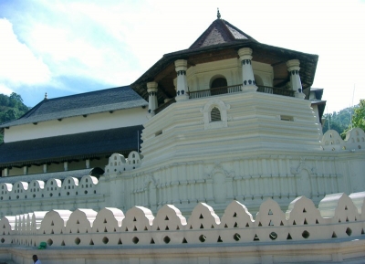  معبد سري دالادا ماليجاوا (معبد السن) 