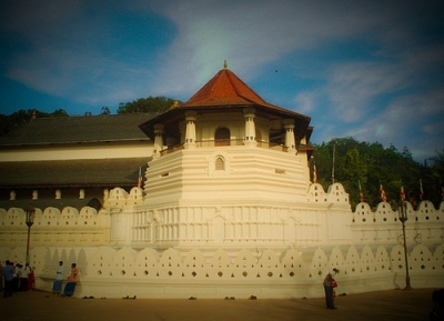 معبد سري دالادا ماليجاوا (معبد السن)