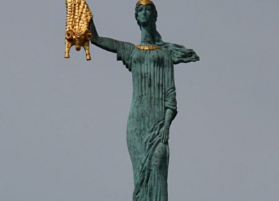  تمثال ميديا 