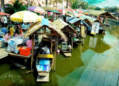 سوق بانغ نامفونغ العائم