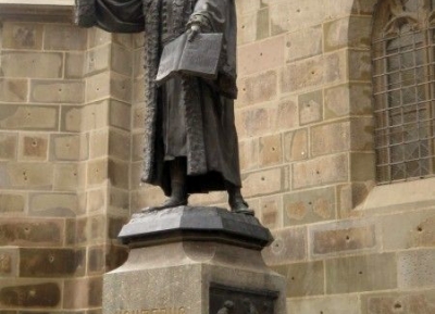  تمثال جوهان هونتيروس 