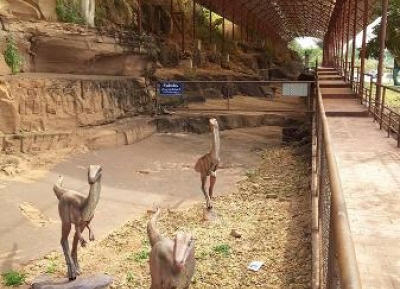 آثار اقدام الديناصور في حديقة ثا أوثن