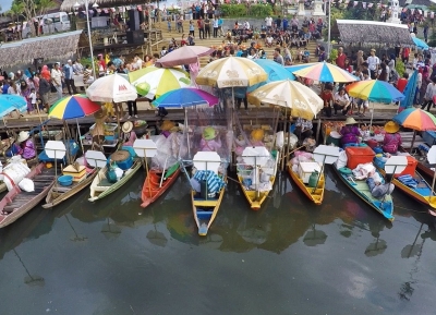 سوق خلونغ هاي العائم