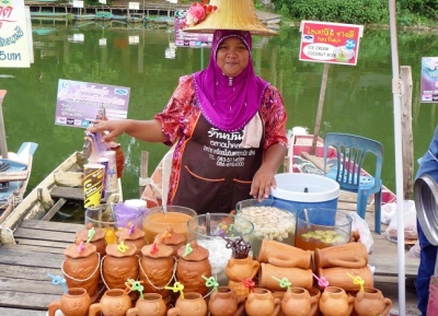  سوق خلونغ هاي العائم 