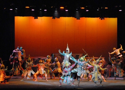 الرقص الكلاسيكي التقليدي التنكري على مسرح تشالرمكرونغ