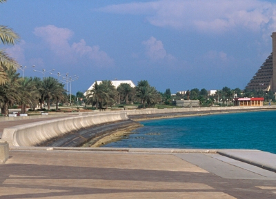  الممشى الشاطئي الشهير  بالدوحة ( كورنيش الدوحة ) 