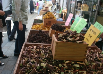  سوق طب الأعشاب في دايجو 