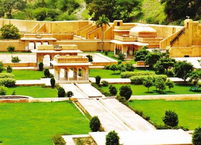  حديقة قصر سيسوديا راني 