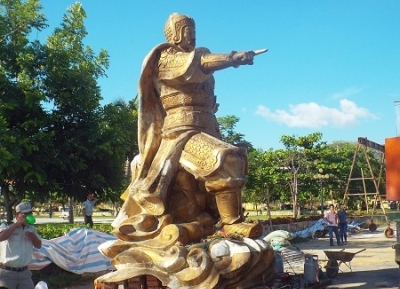 تمثال تران هونغ داو