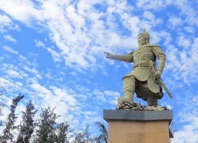  تمثال تران هونغ داو 