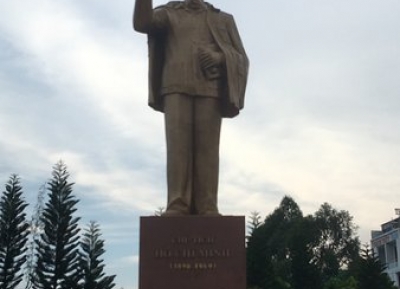  تمثال هوشي مينه 