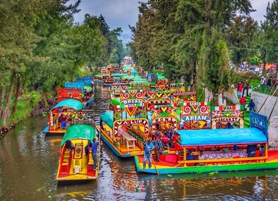  قنوات Xochimilco 