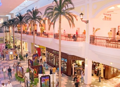مركز تسوق بلازا لاس أمريكاس