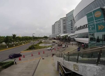  مركز تسوق بلازا لاس أمريكاس 
