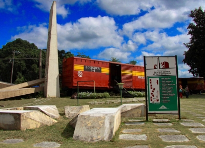 نصب تذكاري للقطار المدرع