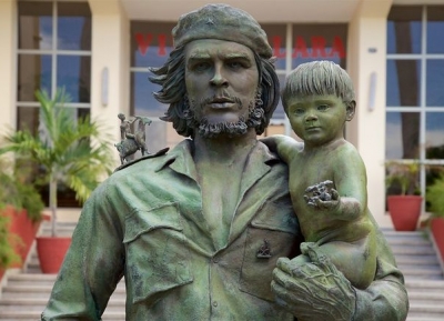  تمثال تشي والطفلة 