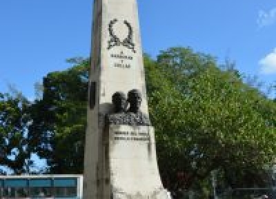  نصب تذكاري ل ماريانو بارباران وخواكين كولار 