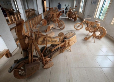 متحف سلام حمزة للدراجات البخارية الخشبية
