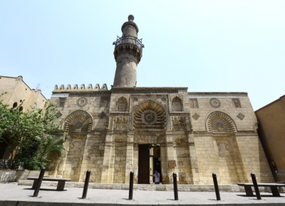  مسجد الأقمر 