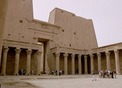  معبد حورس في إدفو 
