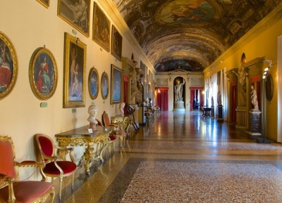  قصر دى اكيورسيو - قصر كوميونال 