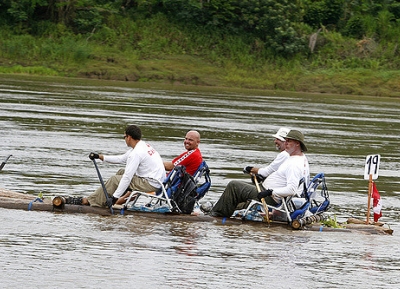  سباق الطوافات في نهر الامازون العظيم 