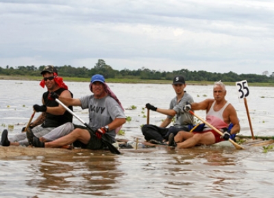  سباق الطوافات في نهر الامازون العظيم 