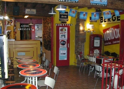  الطعام الجيد و الفكاهه فى مطعم و مسرح بوي بوى- ‪Le Boui Boui‬ 