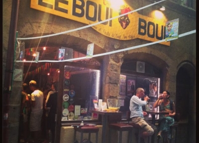 الطعام الجيد و الفكاهه فى مطعم و مسرح بوي بوى- ‪Le Boui Boui‬