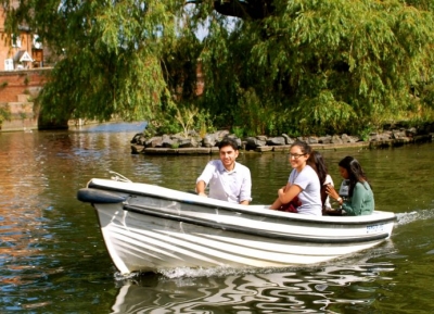جولة بالقارب فى نهر أفون