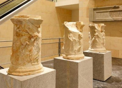  روعة الاثار الرومانيه فى متحف المسرح الرومانى 