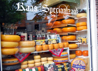  تذوق الجبن الهولندى اللذيذ فى سوق إيدام 